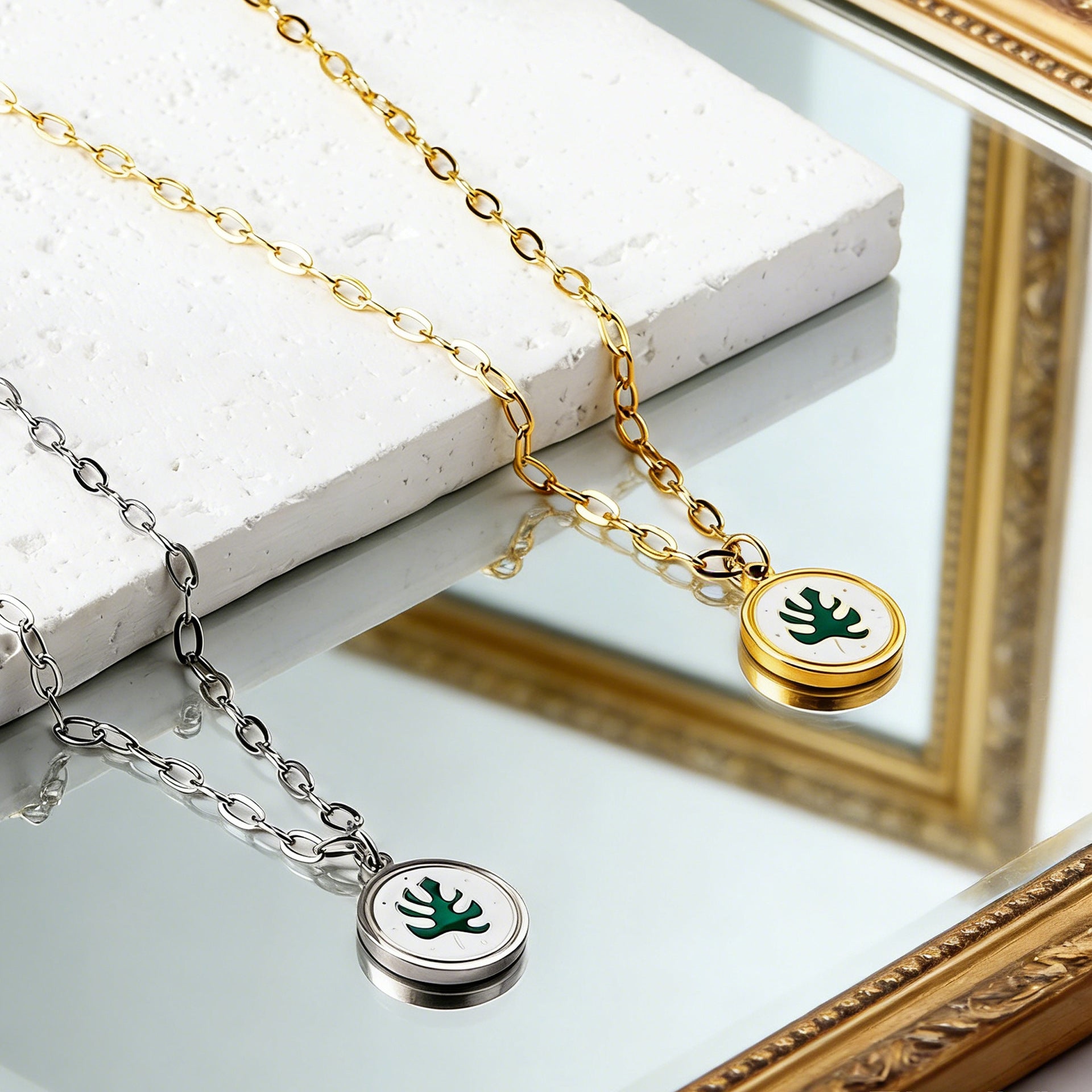 Damen Halskette mit kunstvollem Blätteranhänger aus goldplattiertem Edelstahl Shop Nory