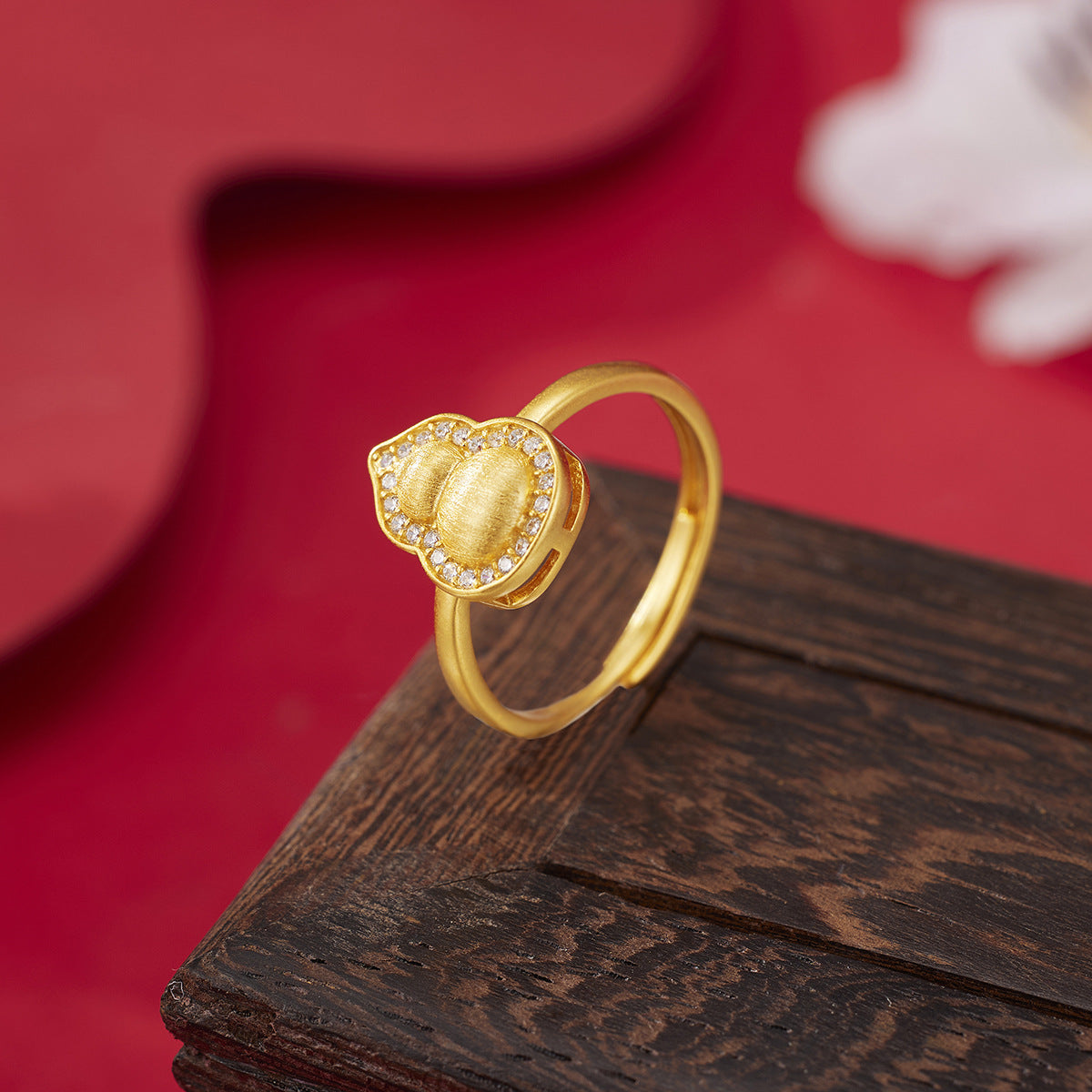 Damen Ring mit kunstvollem Herzen-Design und funkelnden Zirkonia Shop Nory