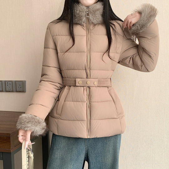 Damen nan taillierte Thermosteppjacke mit abnehmbarem Fake-Fur-Kragen und elastischem Taillengürtel Shop Nory