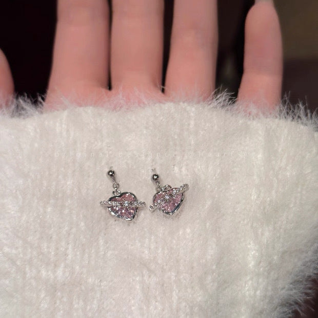 Damen Ohrstecker mit herzförmigem Design und funkelnden Zirkonia Shop Nory