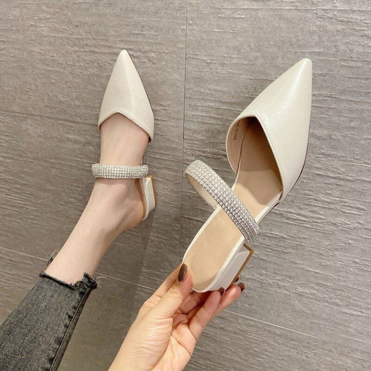Damen Spitz zulaufende fersenfreie Mules mit zweireihigem Kristallriemen und skulptiertem Blockabsatz Shop Nory