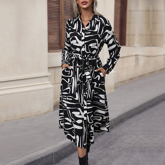 Damen Midikleid im Hemdblusenstil mit grafischem Print, Bindegürtel und Seitenschlitzen Shop Nory