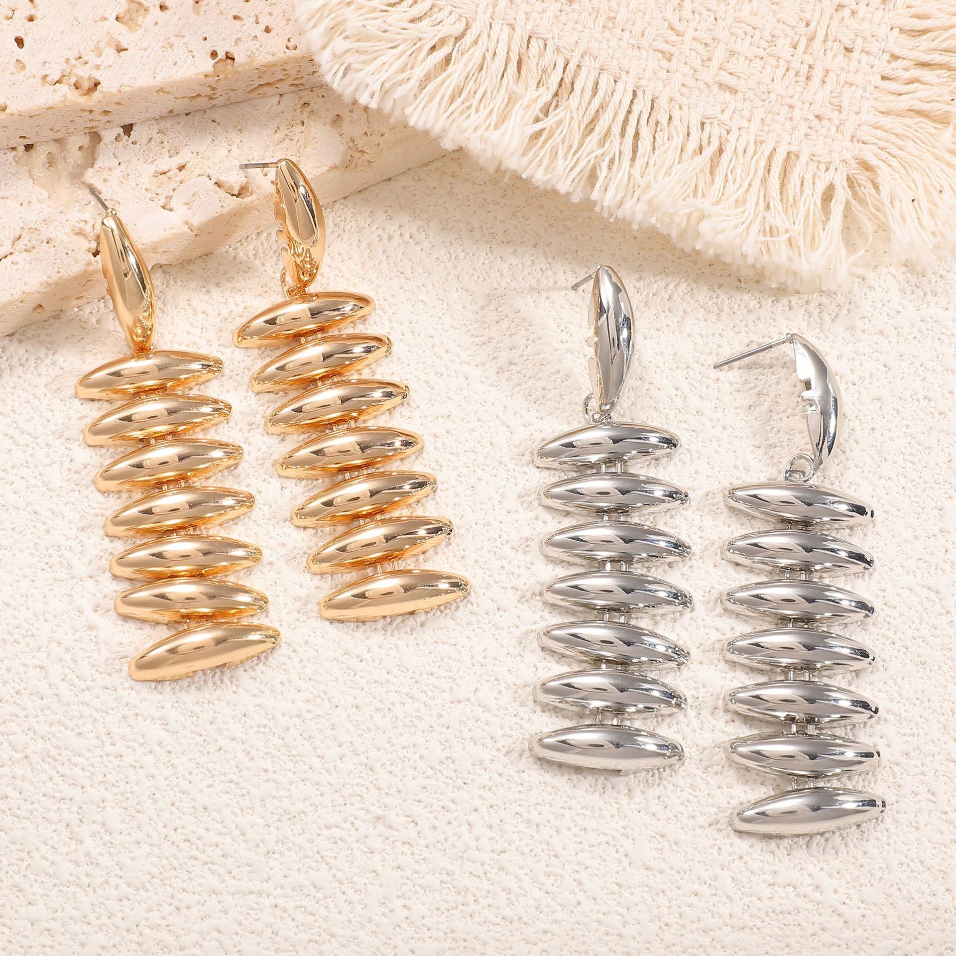 Damen Hängende Ohrringe im modernen Spiraldesign Shop Nory