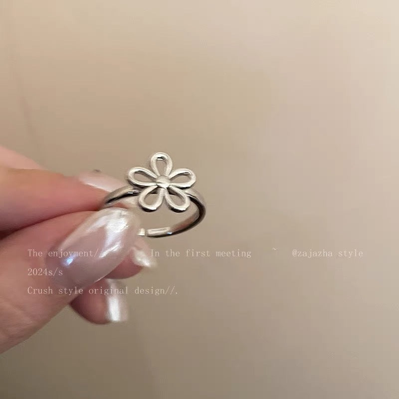 Damen Ring-Set mit filigranen Blütenmotiven und elegantem Edelsteindetail Shop Nory