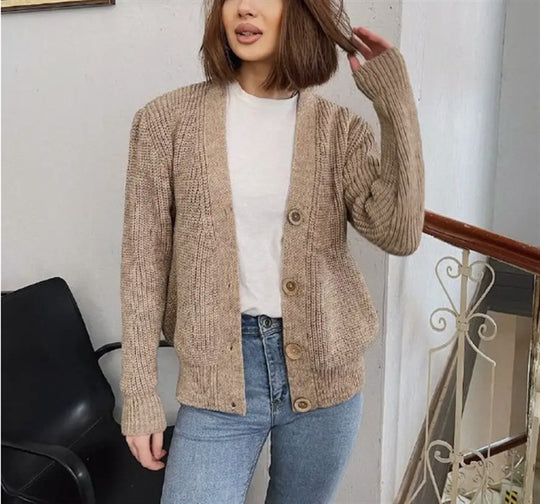 Damen Boxy-Grobstrick-Cardigan mit tiefer V-Leiste, Holzknopfverschluss und geripptem Saum Shop Nory