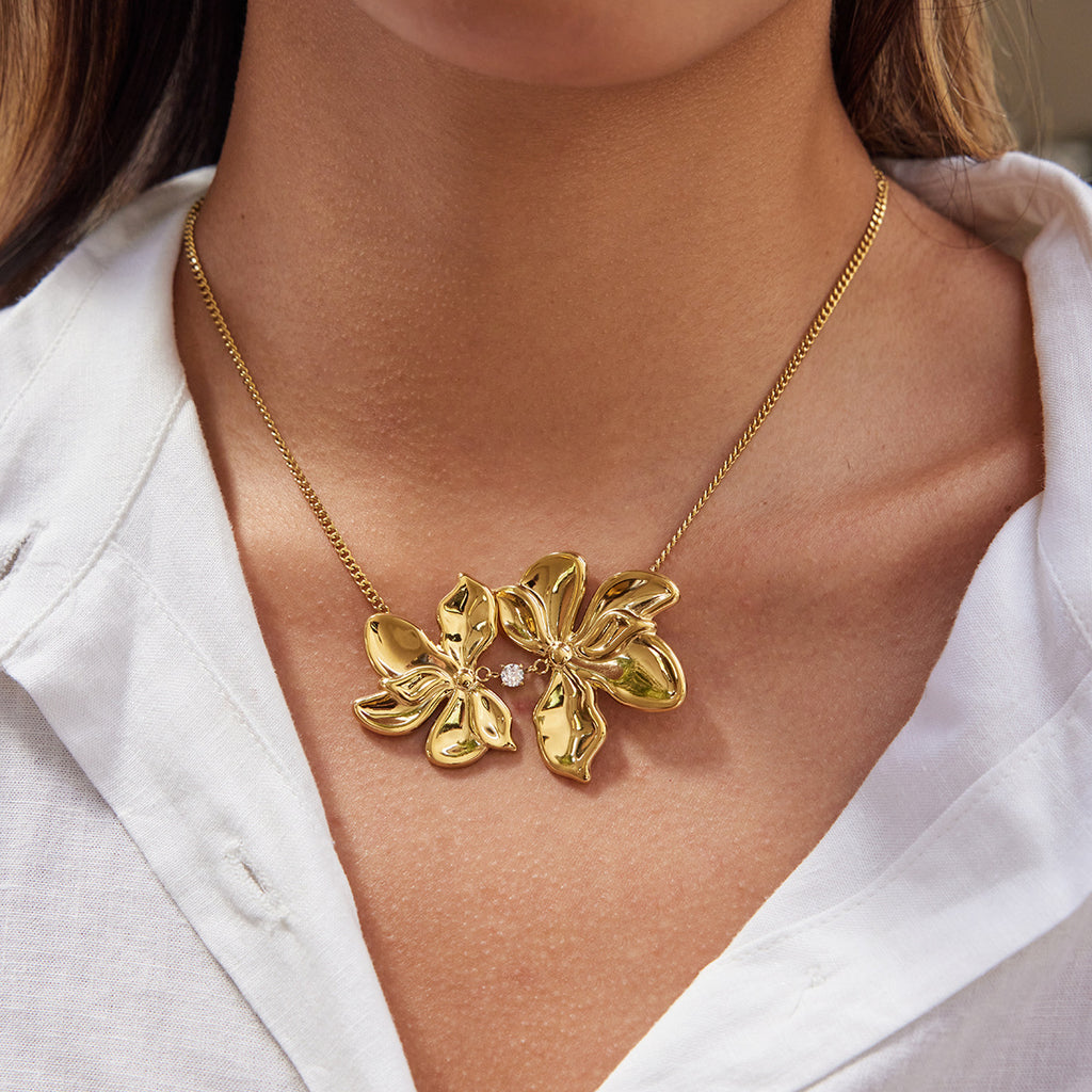 Damen Halskette mit elegantem Blumenanhänger aus hypoallergenem Edelstahl Shop Nory