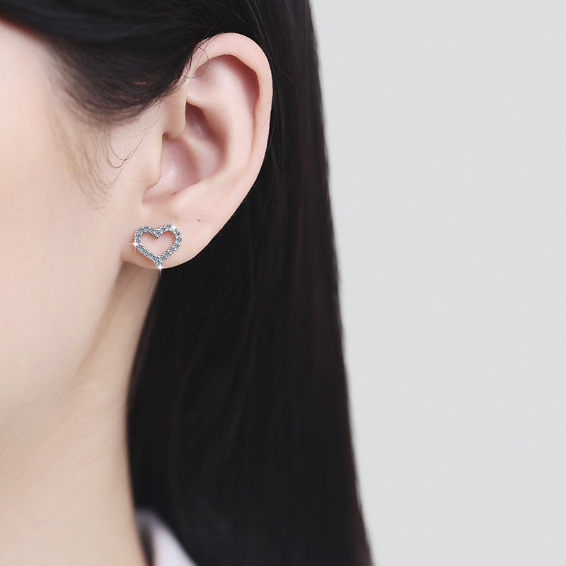 Damen Ohrringe im liebevollen Herzdesign mit funkelnden Zirkonia Shop Nory