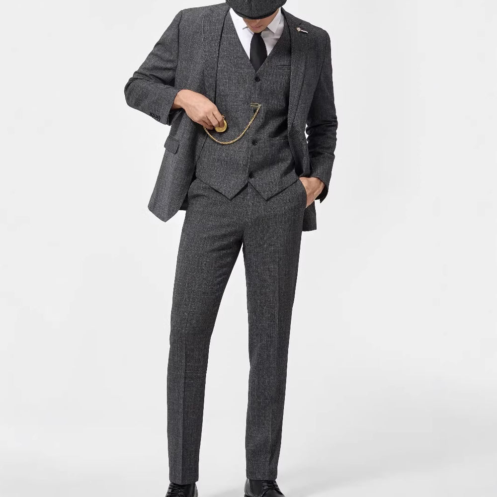 Herren Eleganter Anzug mit Weste und Anstecknadel