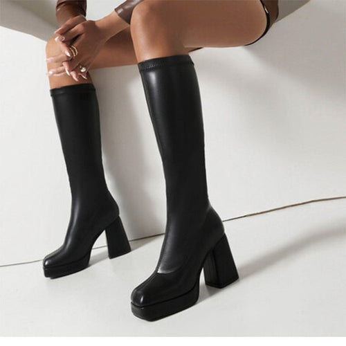 Damen kniehohe Plateaustiefel mit klobigem Blockabsatz und hochglänzender Lackoptik Shop Nory