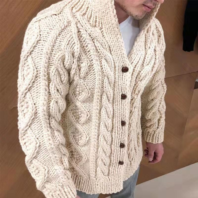 Herren Grobstrickjacke mit klassischem Stehkragen und Knopfverschluss