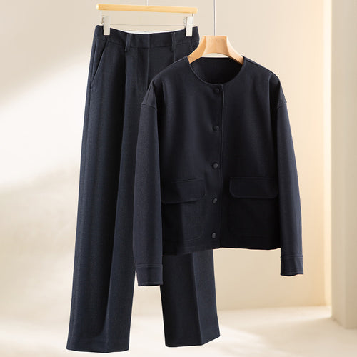 Damen Kurzjacke mit Rundhalsausschnitt, boxy Silhouette und aufgesetzten Pattentaschen Shop Nory