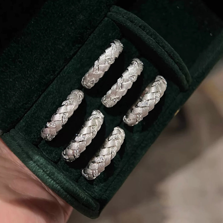 Damen Bandring mit kunstvollem geflochtenem Design und funkelnden Zirkonia Shop Nory