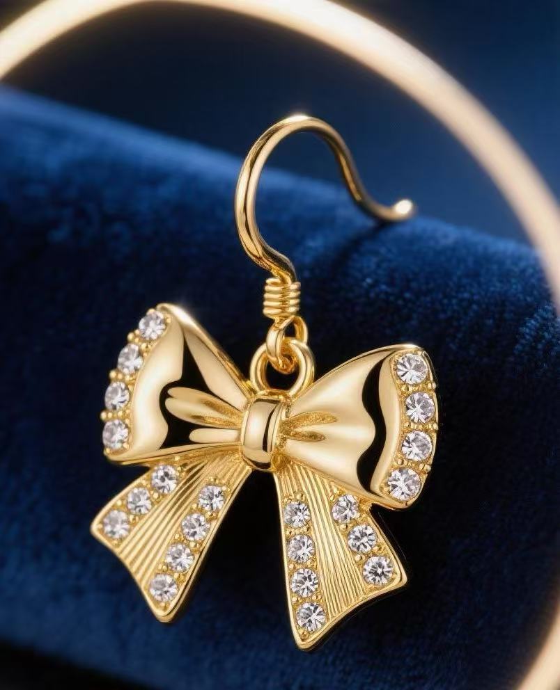 Damen Halskette mit elegantem Schleifen-Anhänger und funkelnden Zirkonia-Details Shop Nory