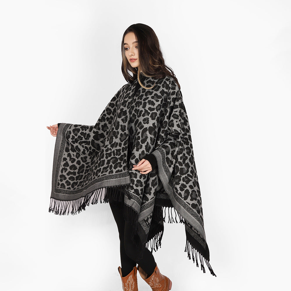 Damen Grobgewebter Überwurf im Denim‑Look mit tonigem Animal‑Jacquard und Fransensaum Shop Nory