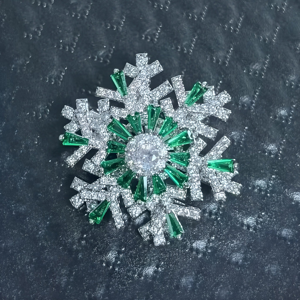 Elegante Kristallbrosche Im Schneeflocken-Design mit Tropfenförmigen Ziersteinen
