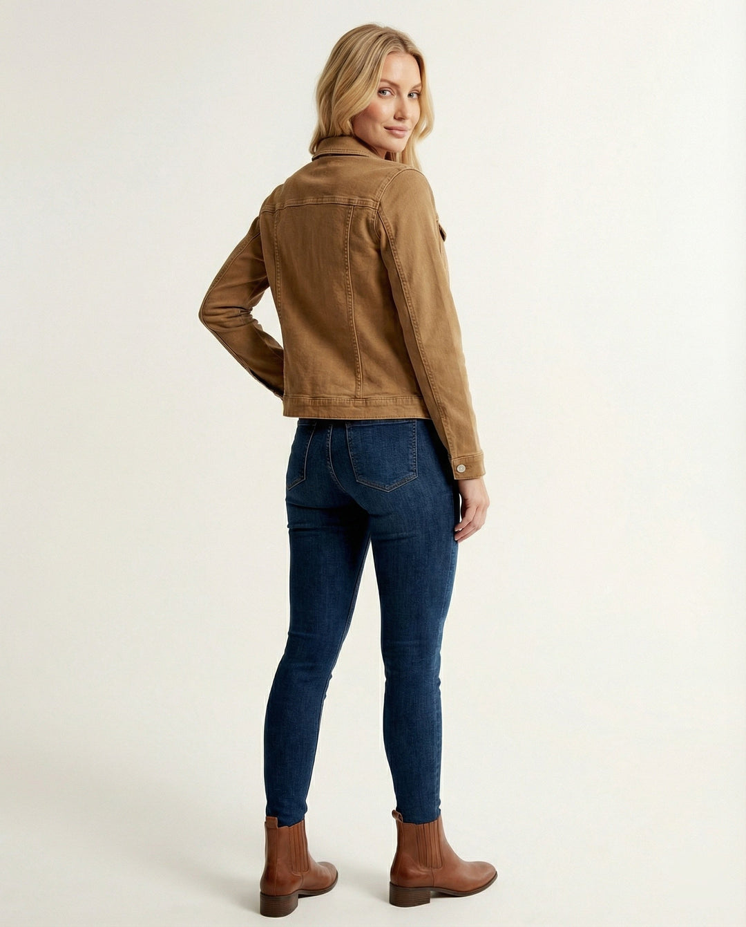 Damen Mode kurze klassische Jeansjacke mit aufgesetzten Brusttaschen und verkürztem Saum