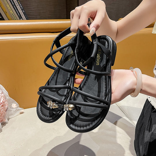 Damen Flache Riemchensandalen mit Zehensteg, elastischem Fersenriemen und Schmuckapplikation Shop Nory