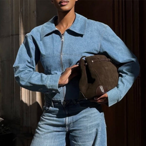Damen Kurz geschnittene Jeansjacke mit Reißverschluss und definierter Schulterlinie Shop Nory
