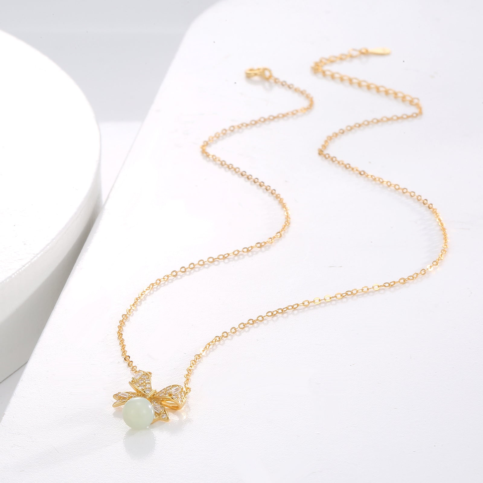 Damen Halskette mit kunstvollem Schleifenanhänger und eleganter Perle Shop Nory