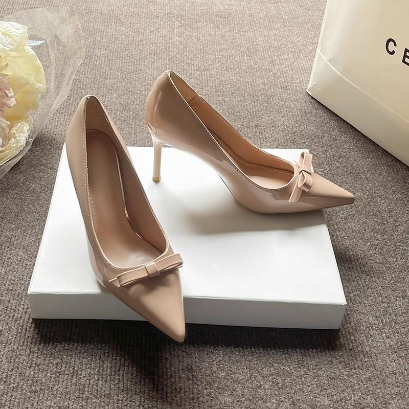 Damen Spitz zulaufende Lack-Pumps mit Zierschleife und schlankem Stiletto-Absatz Shop Nory