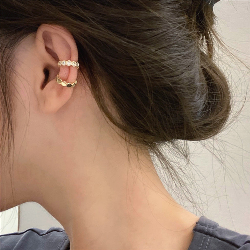 Damenring mit geschwungenem Design und funkelnden Kristallen Shop Nory