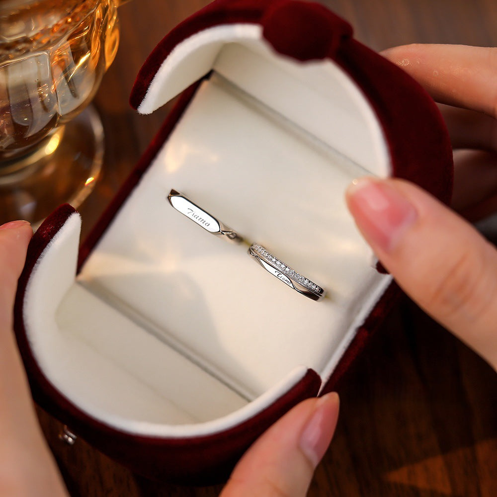 Damenring mit elegantem, personalisierbarem Schriftzug Shop Nory