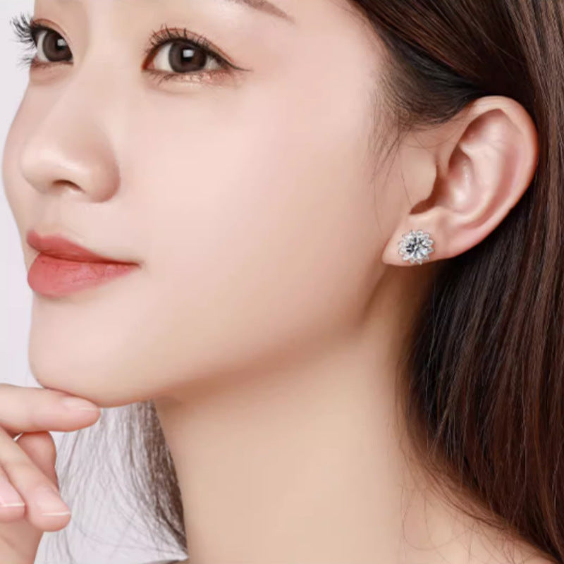 Damen Ohrringe mit strahlenden Zirkonia in floraler Form Shop Nory