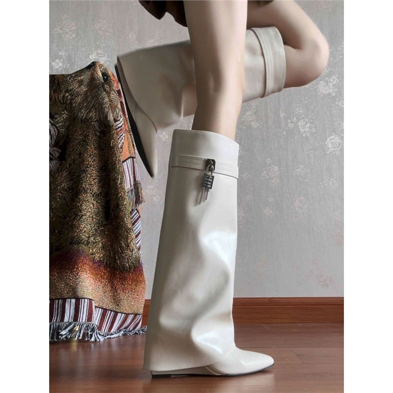 Damen kniehohe Lederstiefel mit spitzer Zehenform, flachem Absatz und seitlichem Schnallenverschluss Shop Nory