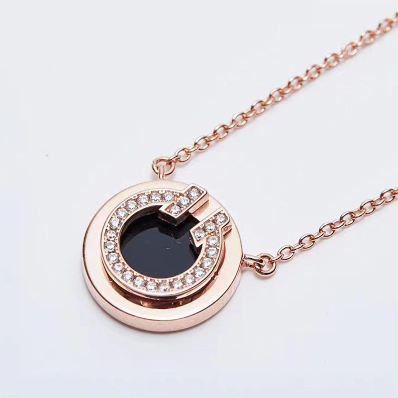 Damen elegante Halskette mit kunstvollem Anhänger und funkelnden Kristallen Shop Nory