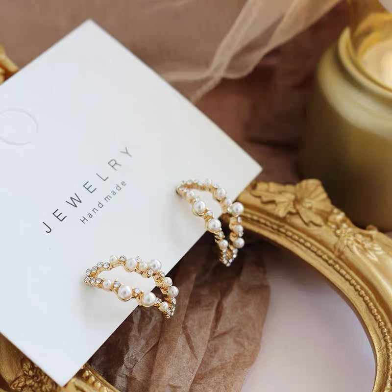 Damen Ohrringe mit handgefertigtem Ziermuster und funkelnden Details Shop Nory
