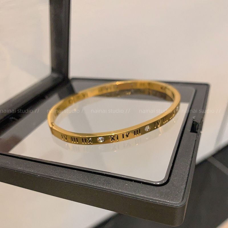 Damenarmband mit kunstvollen Blütenmotiven und hochwertiger Vergoldung Shop Nory
