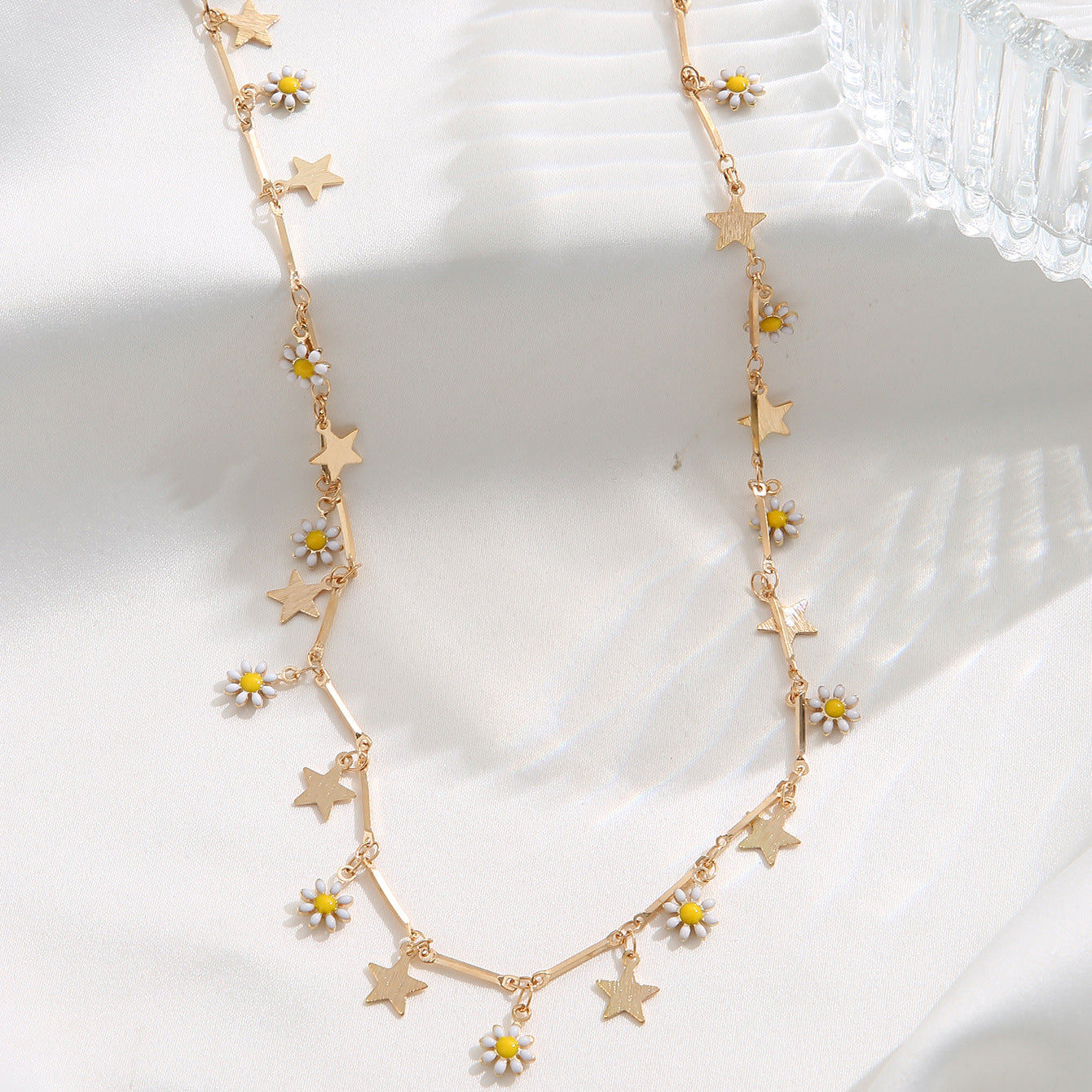 Damen Halskette mit verspielten Sternen- und Blumenanhängern Shop Nory