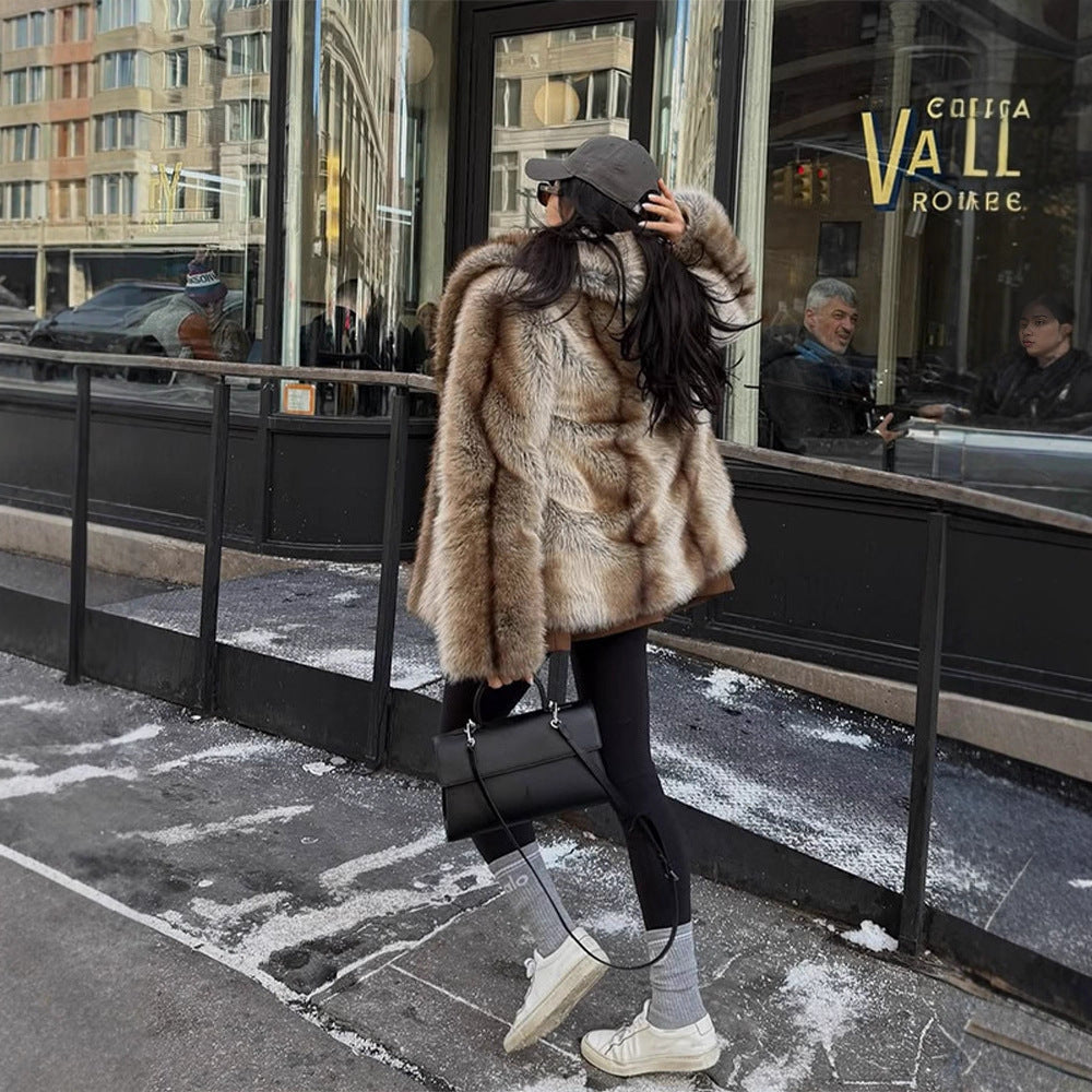 Damen Kurzfell-Mantel im Boxy‑Schnitt mit gestreifter Webpelz‑Optik Shop Nory