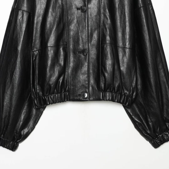 Damen Kurze Kunstleder‑Bomberjacke mit hohem Funnelkragen und elastischem Saum Shop Nory