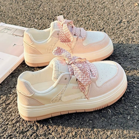 Damen Freizeit-Sneaker mit zweilagiger Wedgesohle, Tweedpaneel und geflochtenen Schnürsenkeln Shop Nory