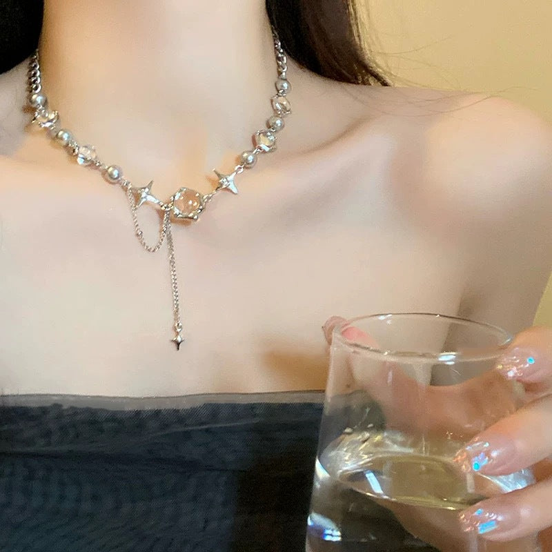 Damen Halskette mit funkelnden Perlen und eleganten Sternanhängern Shop Nory