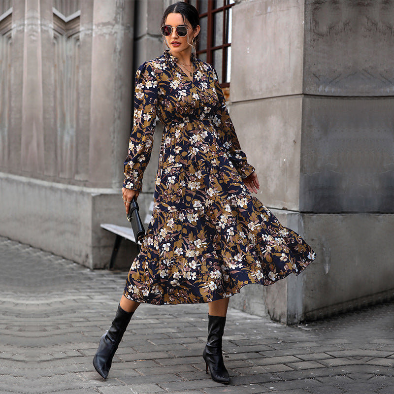Damen Fließendes Blumen‑Midikleid mit V‑Ausschnitt, Smok‑Taillenband und Stufenrock Shop Nory