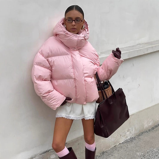 Damen kurze oversized Stepp-Daunenjacke mit Kapuze und hohem Stehkragen Shop Nory