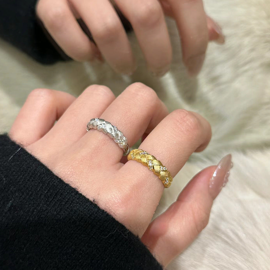 Damen Bandring mit kunstvollem geflochtenem Design und funkelnden Zirkonia Shop Nory
