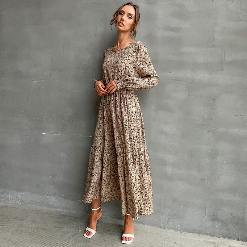 Damen Langes Stufenmaxikleid mit elastischer Taillenraffung und feinem Punkteprint Shop Nory