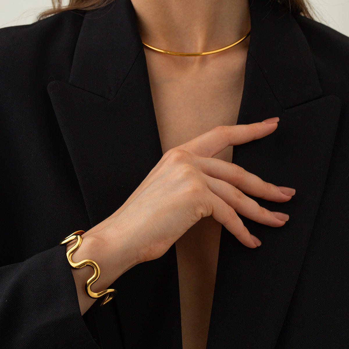 Damen Eleganter Wellenarmreif aus Edelstahl Shop Nory