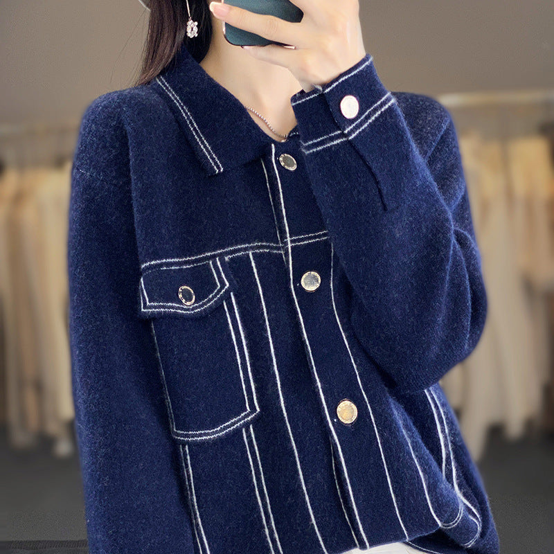 Damen Oversize-Strickjacke im Jeansjacken‑Look mit kontrastierenden Nahtdetails und Brusttasche Shop Nory