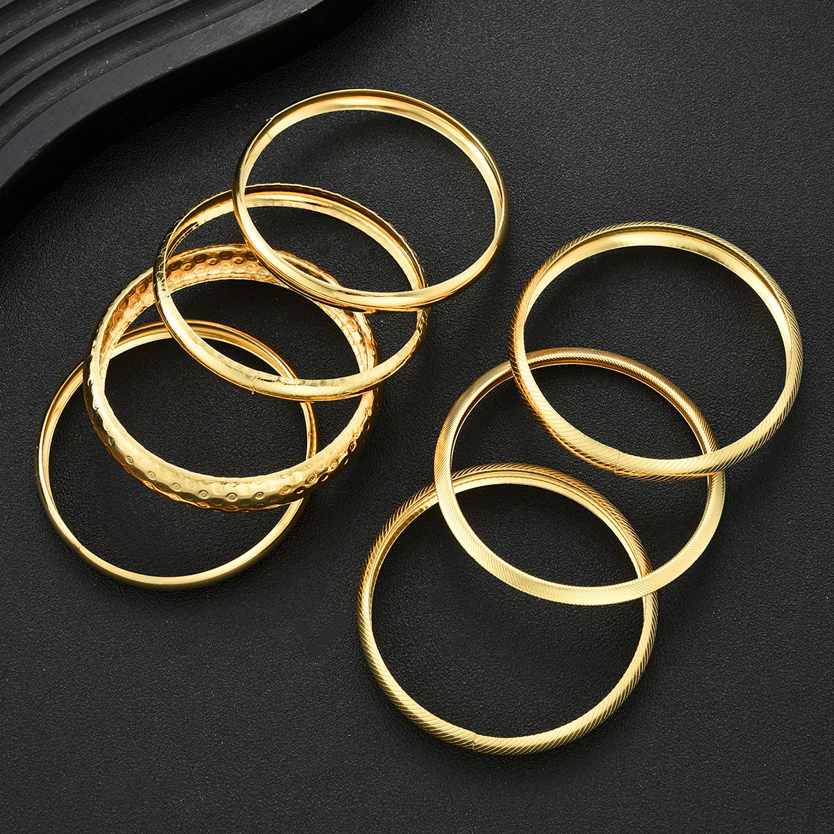 Damen Armreif-Set mit modernen und eleganten Designs Shop Nory