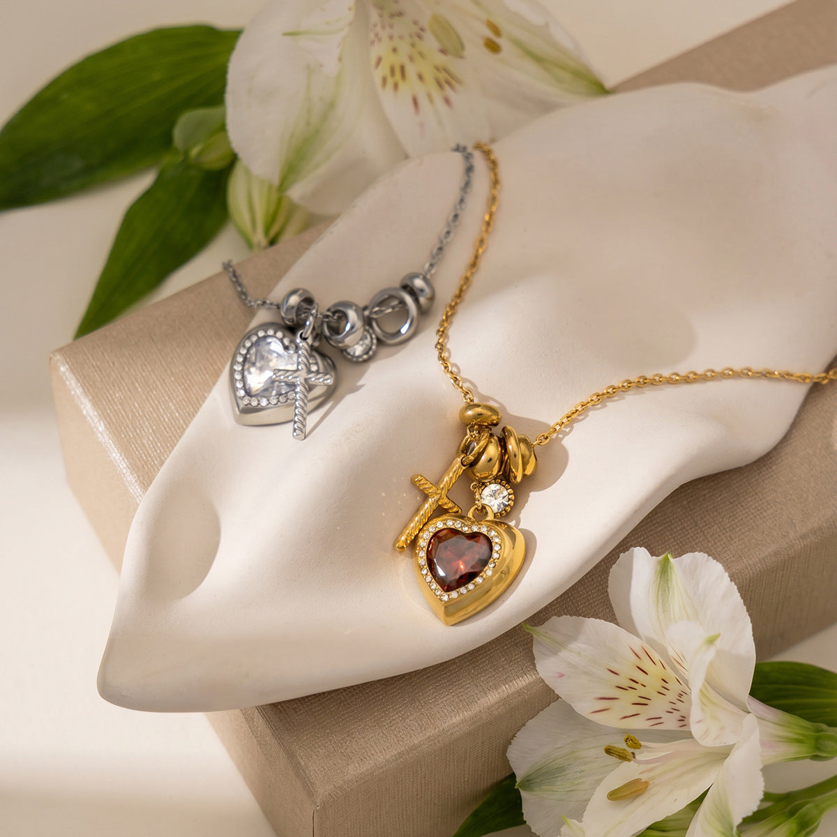 Damen Halskette mit herzförmigem Anhänger und funkelndem Zirkonia Shop Nory