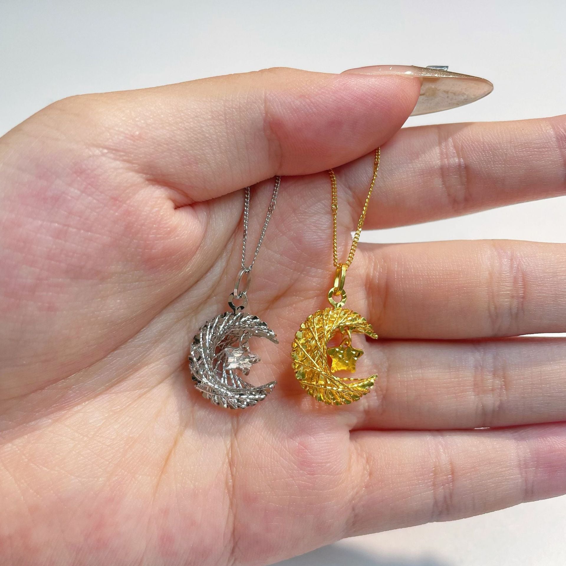Damen Halskette mit mondförmigem und sternförmigem Anhänger Shop Nory