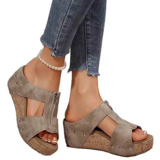 Damen Offene Keil‑Sandaletten mit vorderer Reißverschlussblende und Korkplateau Shop Nory