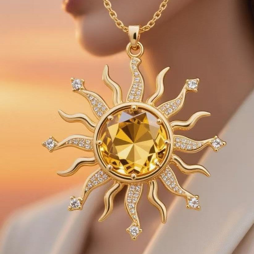 Damen Halskette mit Sonnenanhänger und funkelnden Kristallen Shop Nory