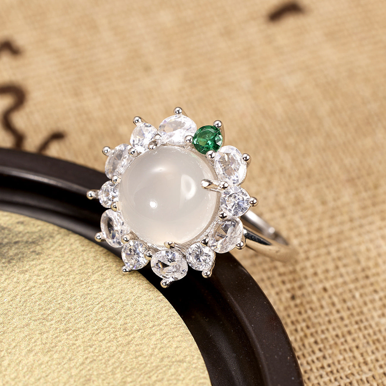 Damen Ring mit elegantem Mondstein und funkelnden Zirkonia Shop Nory