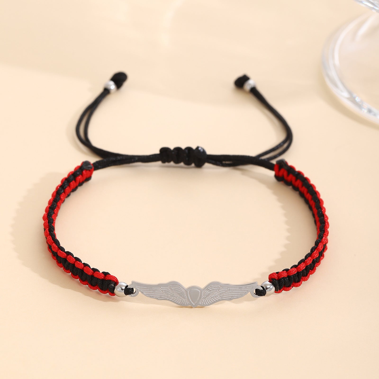 Damenarmband mit verstellbarem Verschluss und kunstvollem Designelement Shop Nory