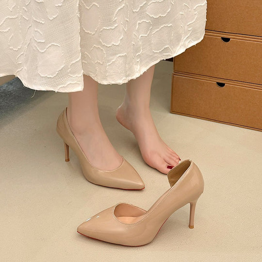 Damen Lack‑Pumps mit tief ausgeschnittener Seitenlinie, spitzer Zehenform und hohem Stiletto Shop Nory